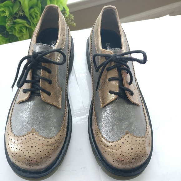Shoes - Dressy Casual Lace Flats Size 9 1/2